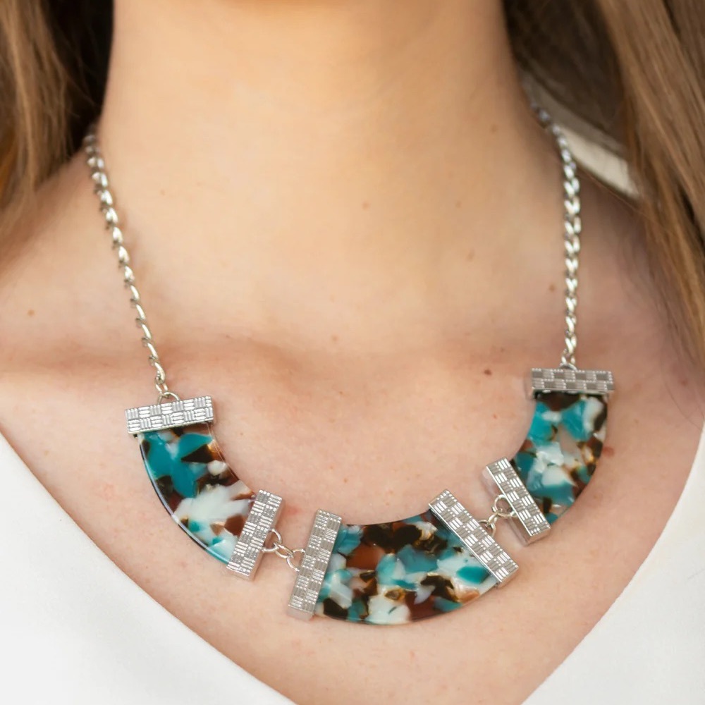 HAUTE blue necklace and earrings -paparazzi 58b
